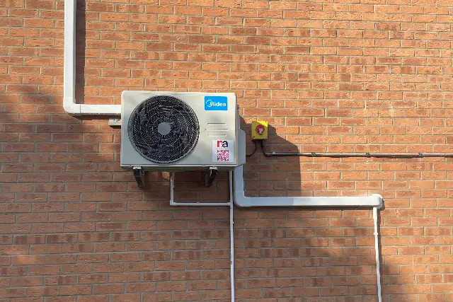 Air conditioning replacement in Teesside New outdoor air conditioning unit wall-mounted with tidy trunking